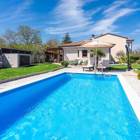 Boutique With Mediterranean Garden - Clair De Lune Fabci