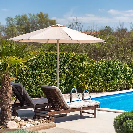 Boutique With Mediterranean Garden - Clair De Lune Fabci
