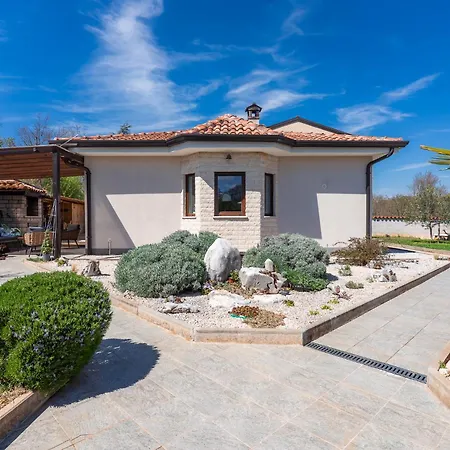 Boutique With Mediterranean Garden - Clair De Lune * Fabci