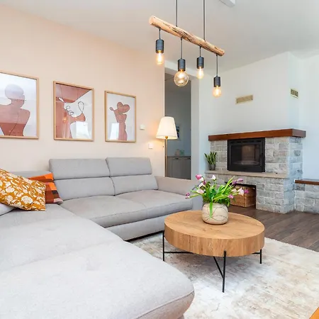 Boutique With Mediterranean Garden - Clair De Lune